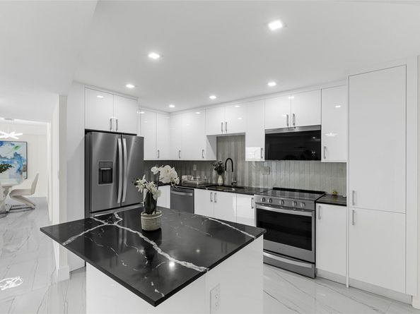 3000 Holiday 606, Fort Lauderdale FL 33316