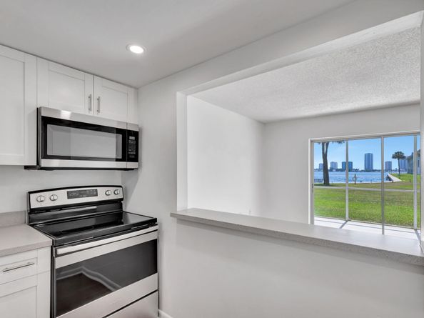 2936 Lake Shore Drive 108, Riviera Beach FL 33404
