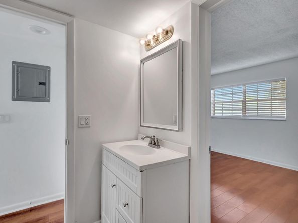 2936 Lake Shore Drive 108, Riviera Beach FL 33404