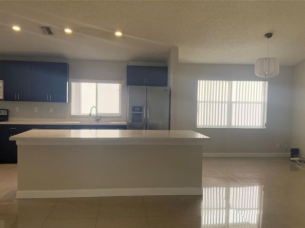 1050 NW 108TH Ave, Plantation FL 33322