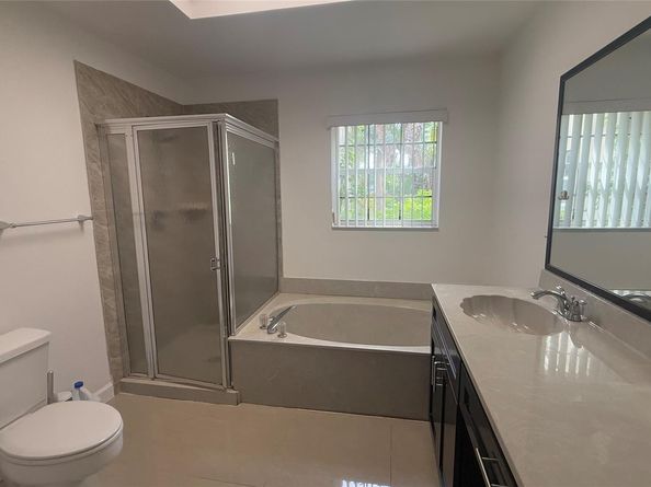 1050 NW 108TH Ave, Plantation FL 33322