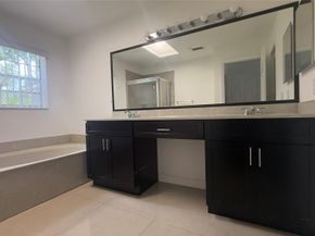 1050 NW 108TH Ave, Plantation FL 33322