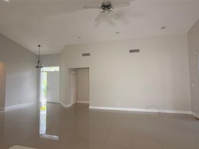 1050 NW 108TH Ave, Plantation FL 33322