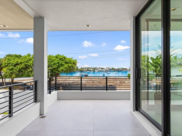 1626 E Lake Dr, Fort Lauderdale FL 33316