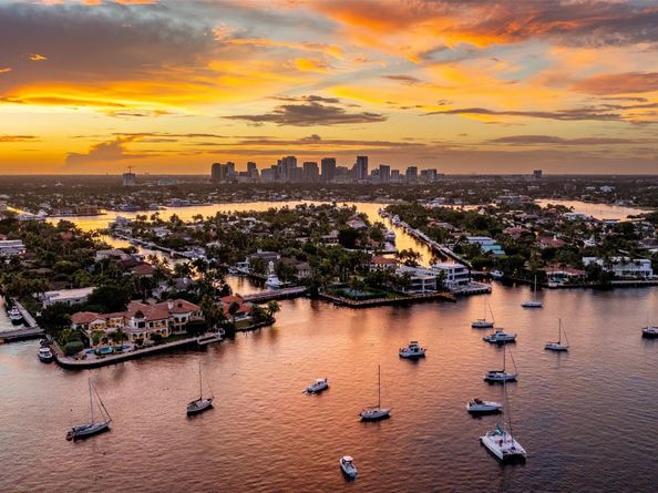 1626 E Lake Dr, Fort Lauderdale FL 33316