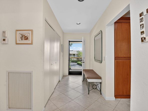 4 Eastgate Drive B, Boynton Beach FL 33436