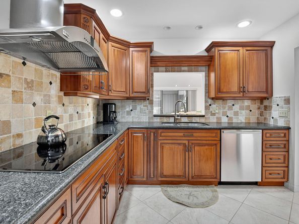 4 Eastgate Drive B, Boynton Beach FL 33436