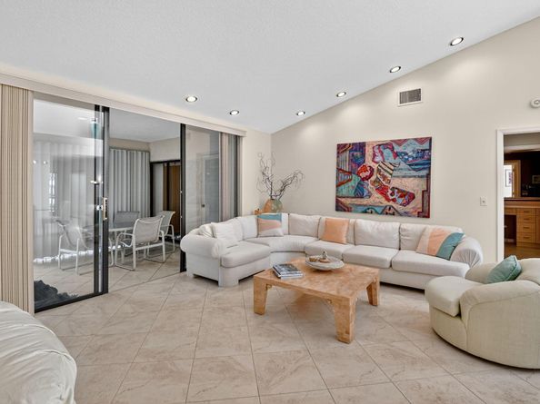 4 Eastgate Drive B, Boynton Beach FL 33436