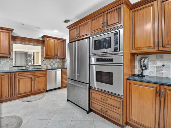 4 Eastgate Drive B, Boynton Beach FL 33436