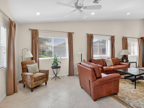 4 Eastgate Drive B, Boynton Beach FL 33436