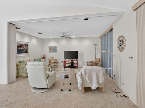 4 Eastgate Drive B, Boynton Beach FL 33436