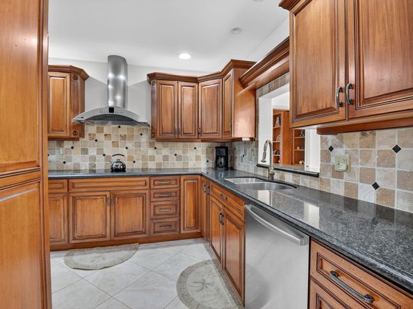 4 Eastgate Drive B, Boynton Beach FL 33436