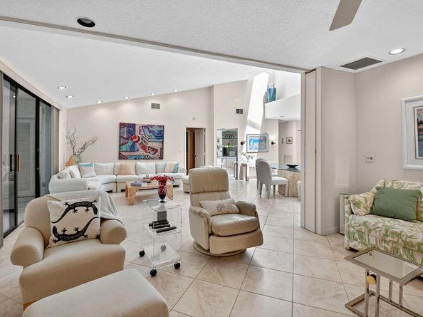 4 Eastgate Drive B, Boynton Beach FL 33436