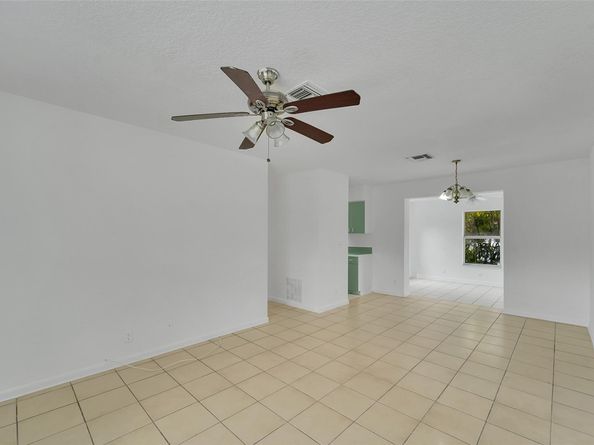 471 SW 27th Ter, Fort Lauderdale FL 33312