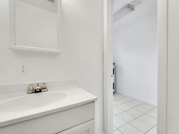 471 SW 27th Ter, Fort Lauderdale FL 33312
