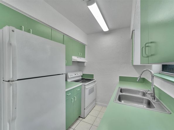 471 SW 27th Ter, Fort Lauderdale FL 33312