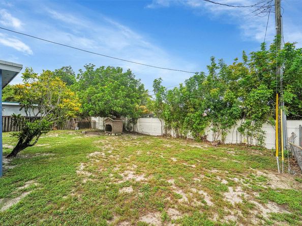 471 SW 27th Ter, Fort Lauderdale FL 33312
