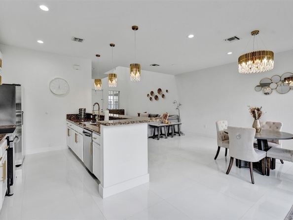 121 SE 7th Ave 121, Pompano Beach FL 33060