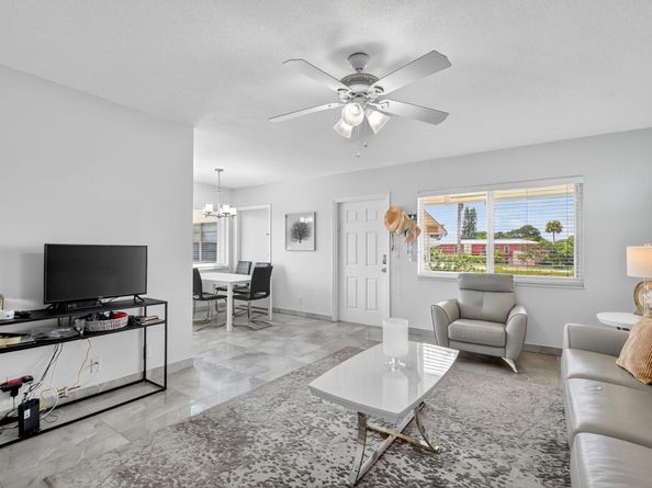 16 Waltham A, West Palm Beach FL 33417