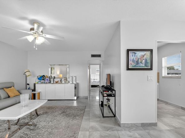 16 Waltham A, West Palm Beach FL 33417