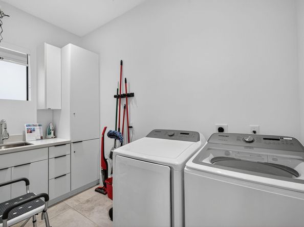 4620 NE 4TH Av, Oakland Park FL 33334