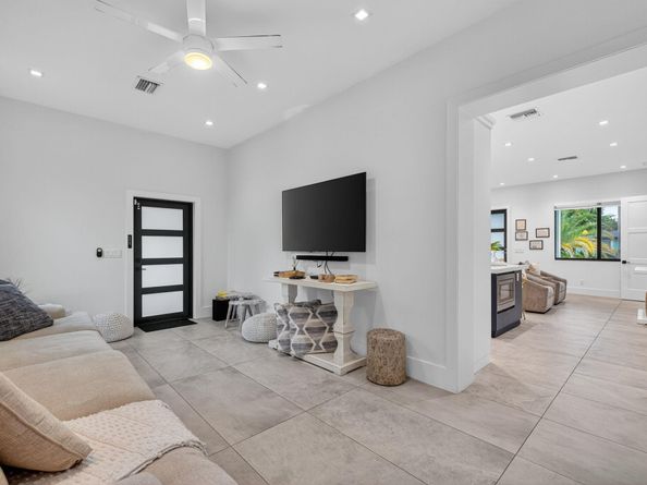 4620 NE 4TH Av, Oakland Park FL 33334