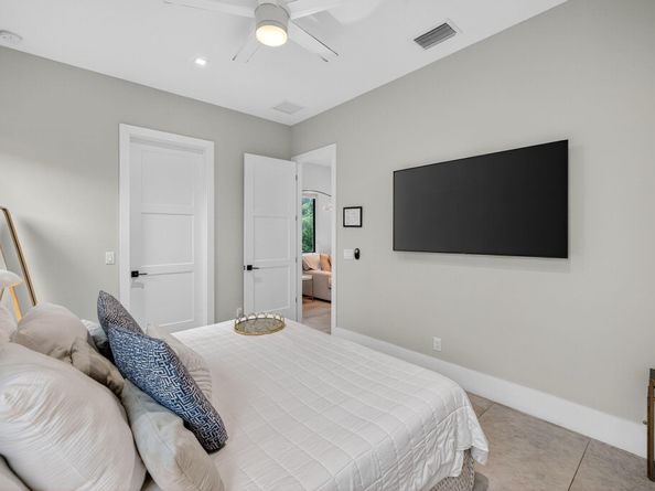 4620 NE 4TH Av, Oakland Park FL 33334
