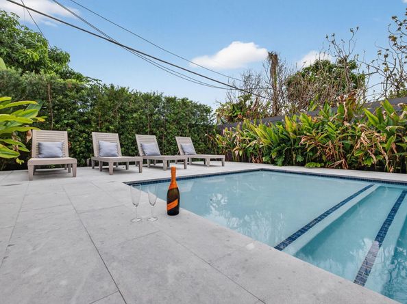 4620 NE 4TH Av, Oakland Park FL 33334