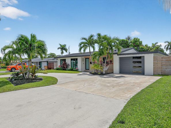 906 SE 13th Court, Deerfield Beach FL 33441