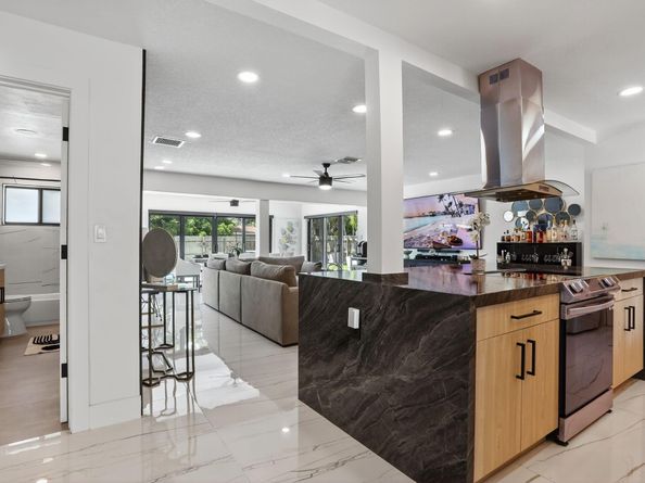 906 SE 13th Court, Deerfield Beach FL 33441