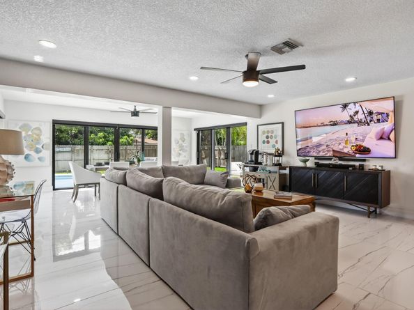 906 SE 13th Court, Deerfield Beach FL 33441