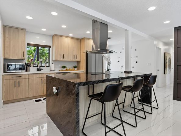 906 SE 13th Court, Deerfield Beach FL 33441