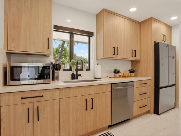 906 SE 13th Court, Deerfield Beach FL 33441