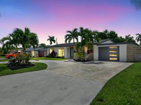 906 SE 13th Court, Deerfield Beach FL 33441