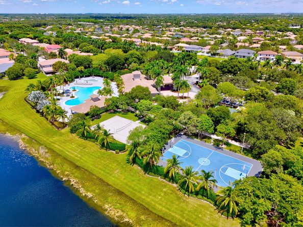 4422 Laurel Pl, Weston FL 33332
