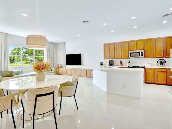 4422 Laurel Pl, Weston FL 33332