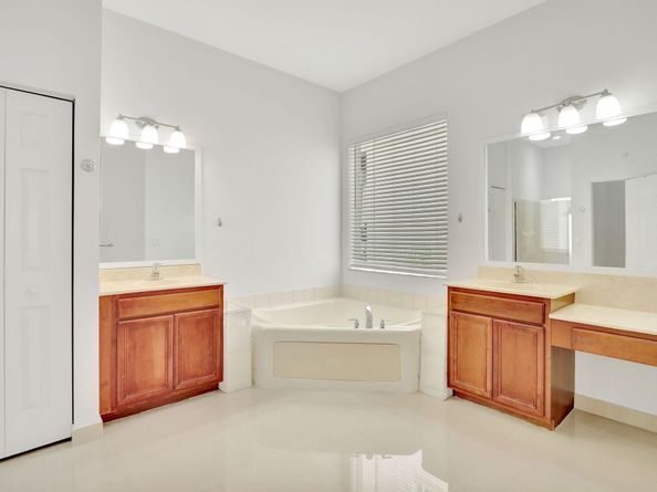 4422 Laurel Pl, Weston FL 33332
