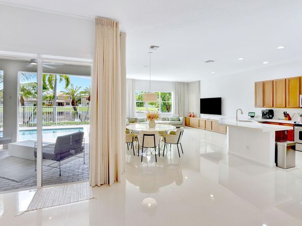 4422 Laurel Pl, Weston FL 33332