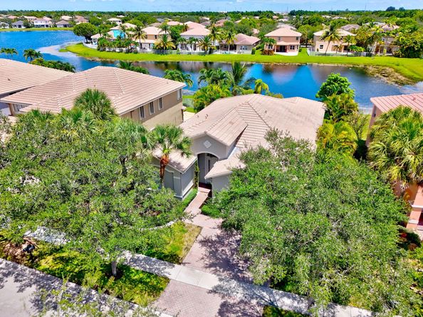 4422 Laurel Pl, Weston FL 33332