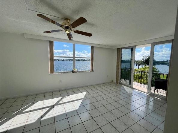 301 Croton Avenue 305, Lantana FL 33462