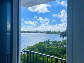 301 Croton Avenue 305, Lantana FL 33462
