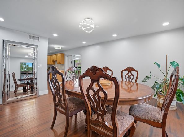 2051 Bayberry Dr 2051, Pembroke Pines FL 33024