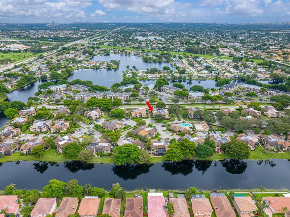 2051 Bayberry Dr 2051, Pembroke Pines FL 33024