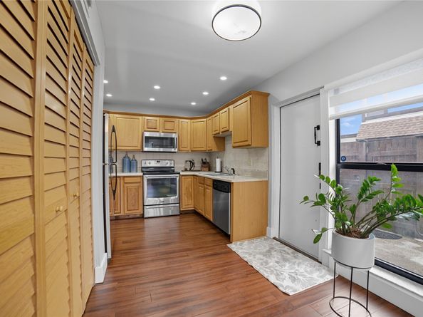 2051 Bayberry Dr 2051, Pembroke Pines FL 33024