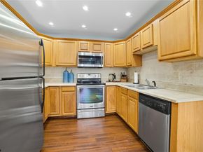 2051 Bayberry Dr 2051, Pembroke Pines FL 33024