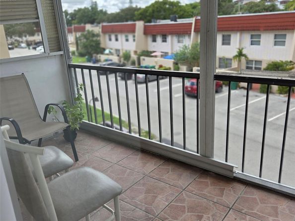 4152 Inverrary Dr 310, Lauderhill FL 33319