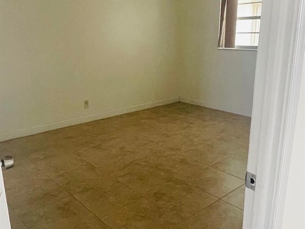 5111 W Oakland Park Blvd 306, Lauderdale Lakes FL 33313