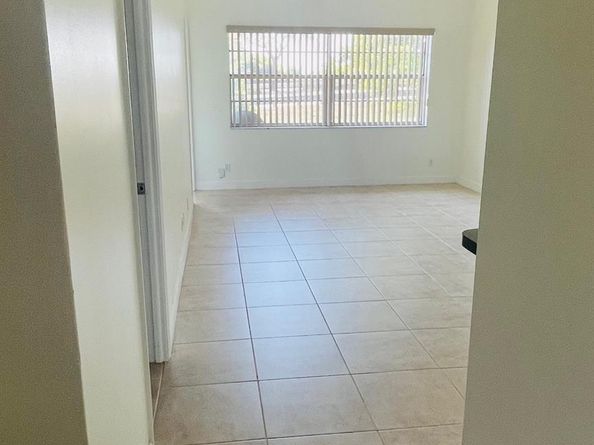 5111 W Oakland Park Blvd 306, Lauderdale Lakes FL 33313
