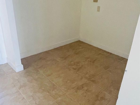 5111 W Oakland Park Blvd 306, Lauderdale Lakes FL 33313