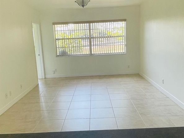 5111 W Oakland Park Blvd 306, Lauderdale Lakes FL 33313